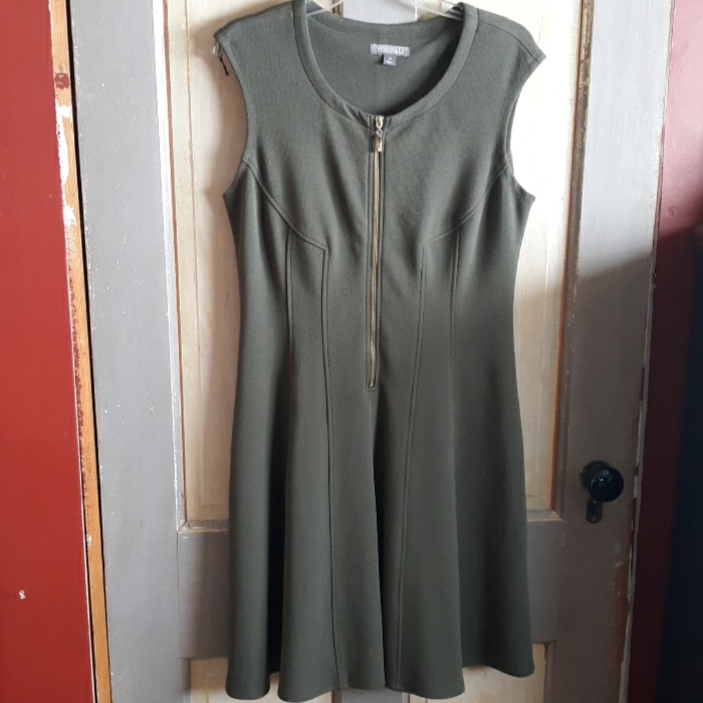 Roz & Ali Hunter Green Sleeveless Dress